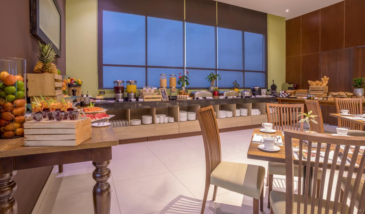 فندق جي اتش ال كولكشن بارانكويلا المظهر الخارجي الصورة The Club Lounge at the airport
