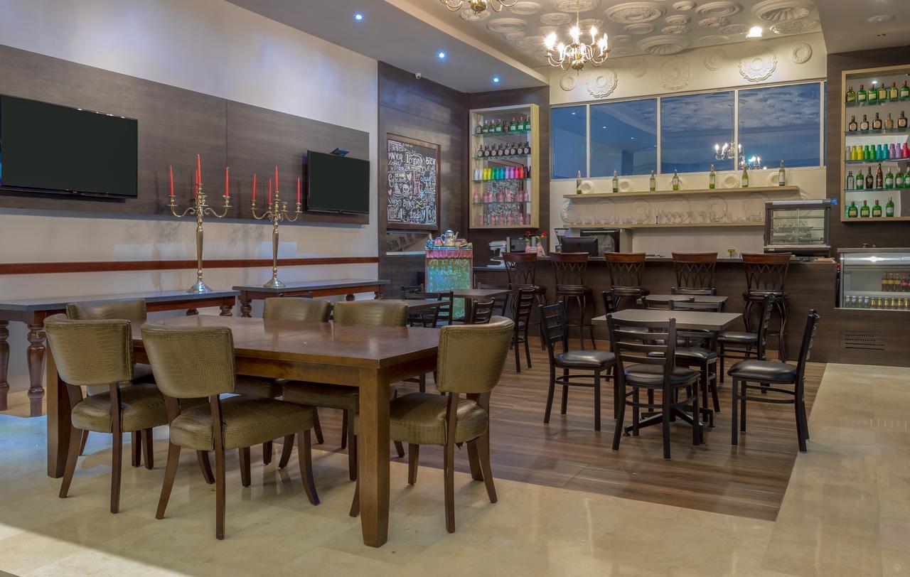 فندق جي اتش ال كولكشن بارانكويلا المظهر الخارجي الصورة The lounge at the airport