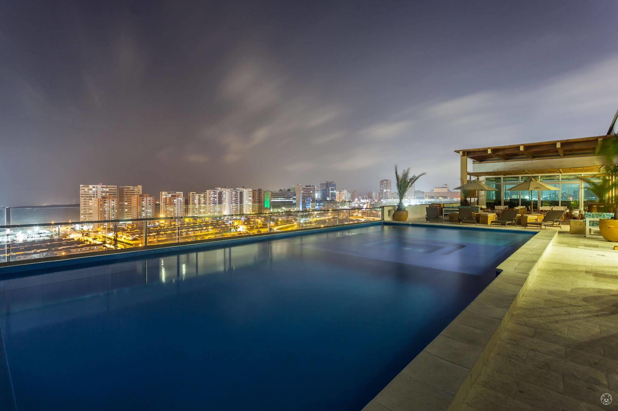 فندق جي اتش ال كولكشن بارانكويلا المظهر الخارجي الصورة View from the rooftop pool